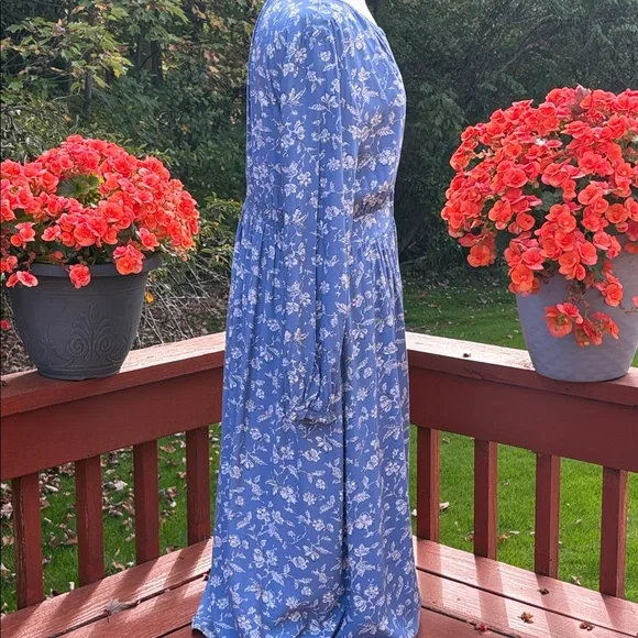 LOFT Blue Dress with White Floral Design-Excellent Condition - Picture 4 of 13